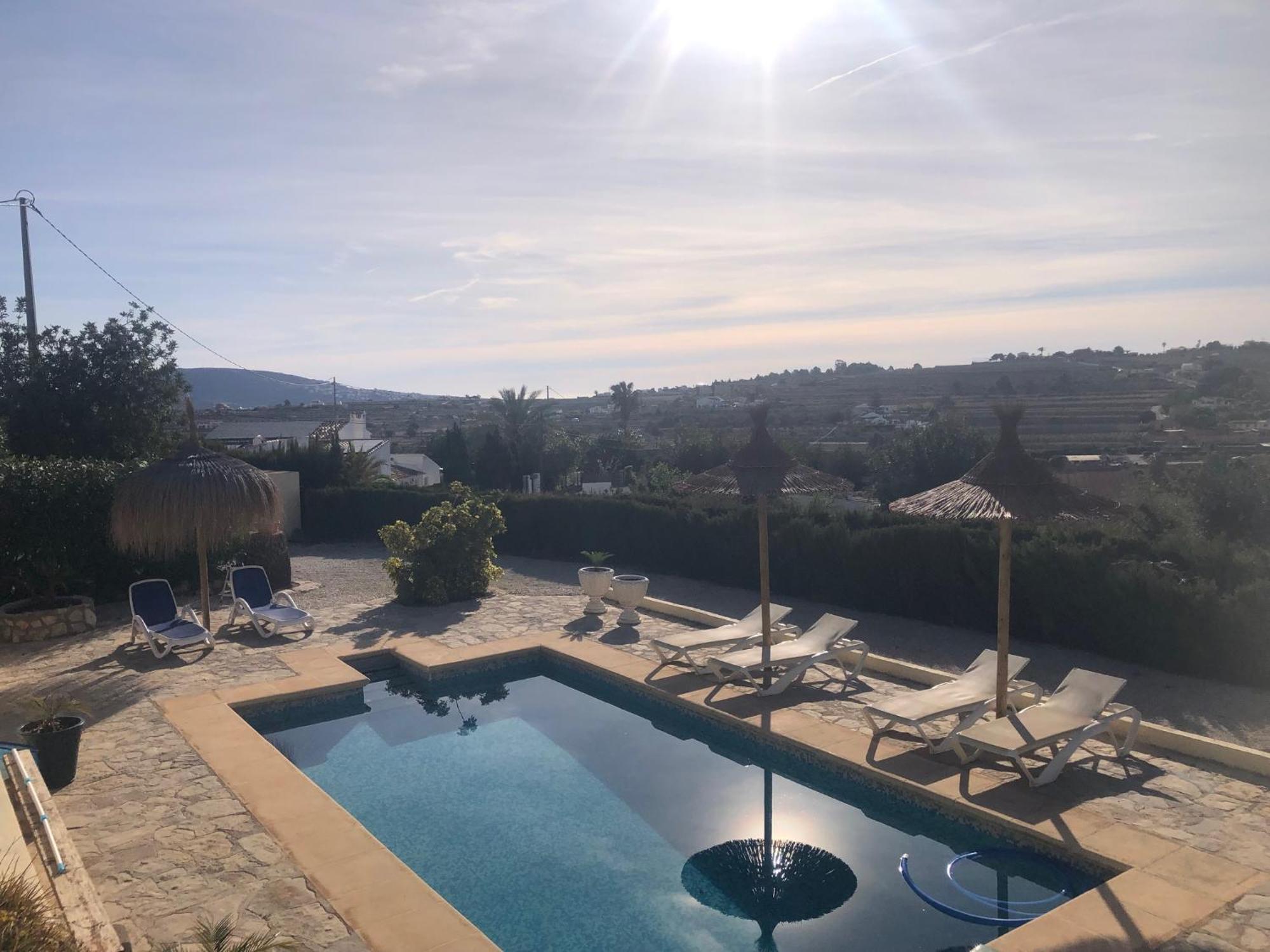 Lovely 'solana' With Big Garden, Pool